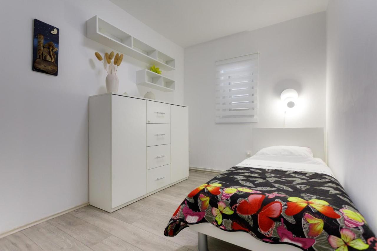 Apartman Laura Krk Town Exterior photo