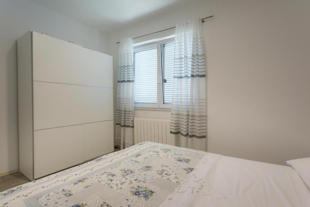 Apartman Laura Krk Town Exterior photo