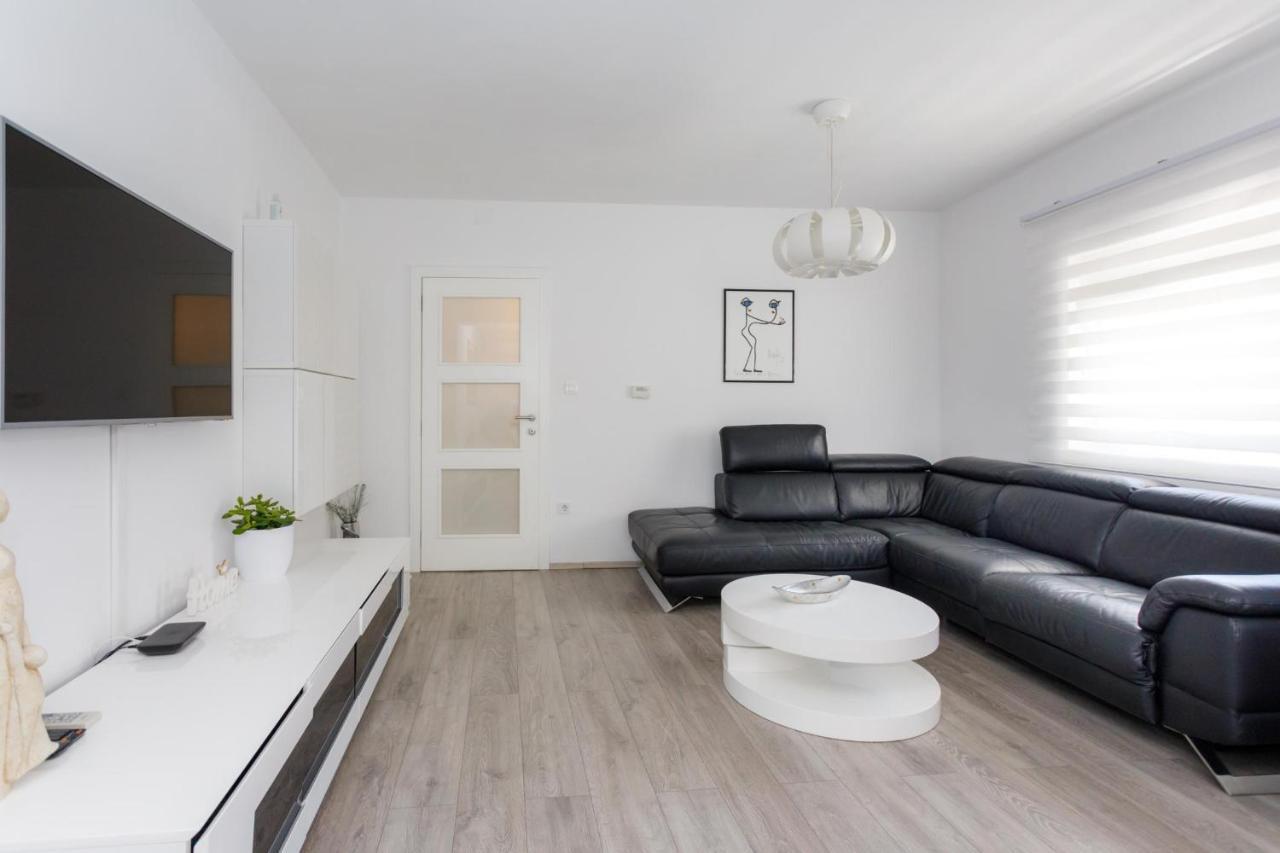 Apartman Laura Krk Town Exterior photo